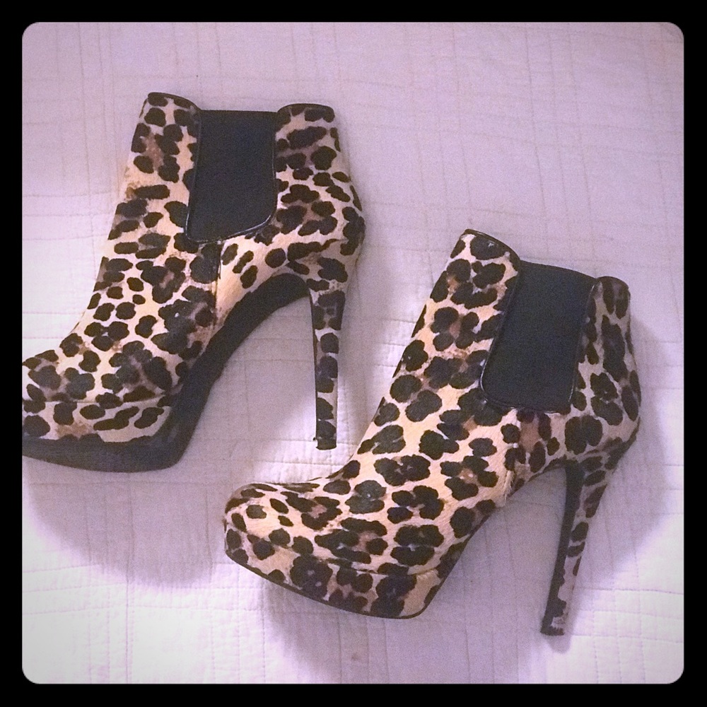 Gianni Bini leopard stiletto booties